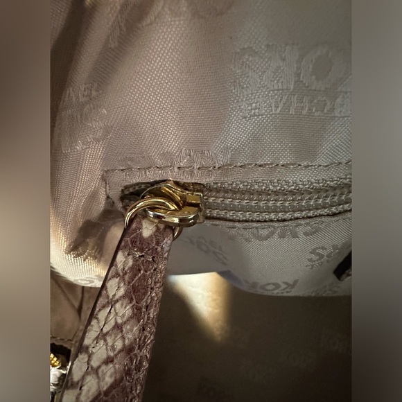 Michael Kors NWOT

Saffiano Stud Small Satchel, Dark Sand - Picture 7 of 10